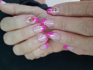 manicurista pedicuras y peluquería