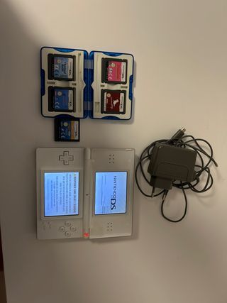 Nintendo DS Blanca con juegos y cargador