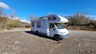 Autocaravana (muy mimada) capuchina con garaje