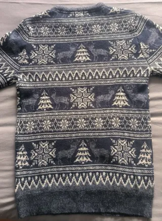 Jersey cuello redondo estampado invierno.