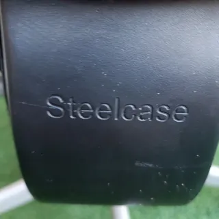 Silla de oficina Steelcase negra y gris