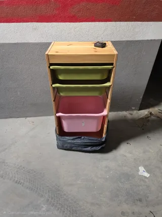 4 Estanterías de Madera.