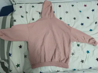 Sudadera rosa Bershka con estampado