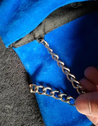 Pochette scamosciata blu fiocco