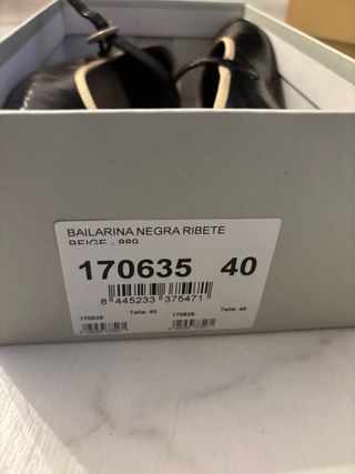 Bailarinas negras con hebilla beige