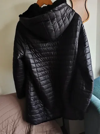 Parka reversible negra con capucha