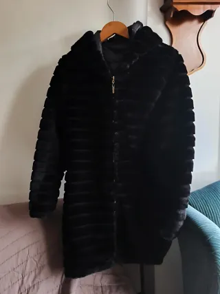 Parka reversible negra con capucha