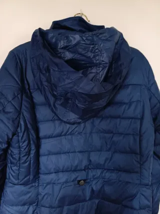 Chaqueta de plumas azul entallada mujer