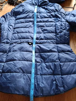 Chaqueta de plumas azul entallada mujer