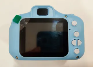 Mini cámara digital azul con accesorios