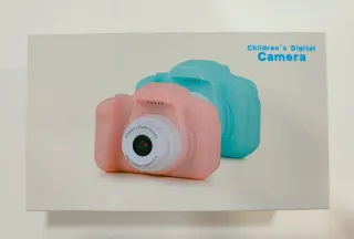 Mini cámara digital azul con accesorios