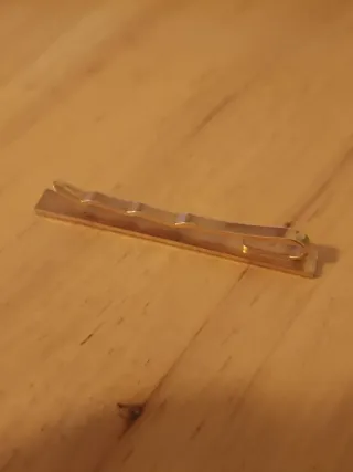 Pasador de corbata dorado