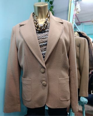 Americana beige de lana suave