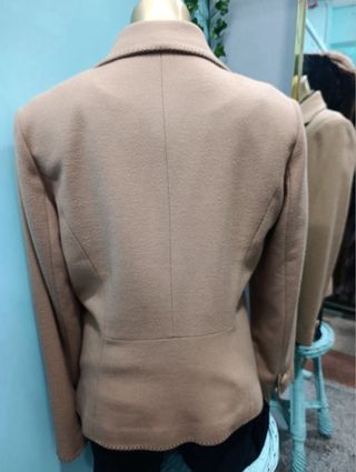 Americana beige de lana suave