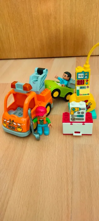 Set Duplo Lego Policía y coche con remolque.