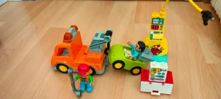 Set Duplo Lego Policía y coche con remolque.