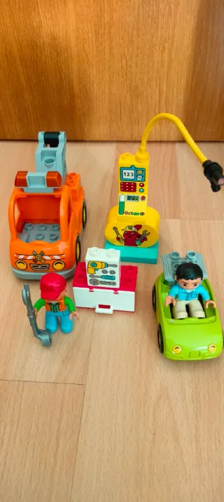 Set Duplo Lego Policía y coche con remolque.