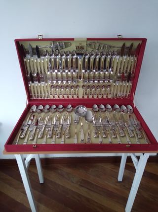 Cubertería Cruz de Malta 114 piezas