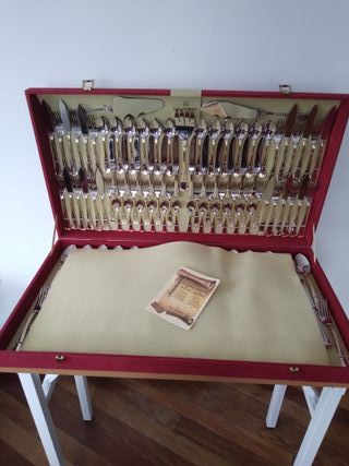 Cubertería Cruz de Malta 114 piezas