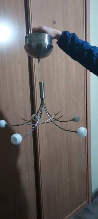 Lámpara colgante de metal y cristal