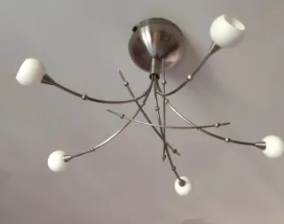 Lámpara colgante de metal y cristal