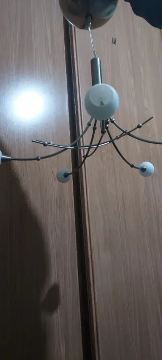 Lámpara colgante de metal y cristal