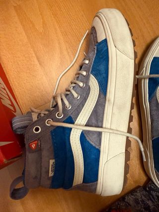 Botas Vans grises y azules
