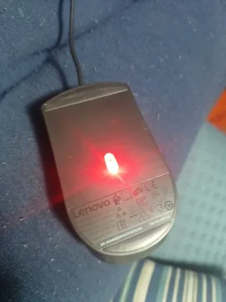 Mouse Lenovo con filo nero