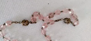 Rosario vintage rosa con crocefisso