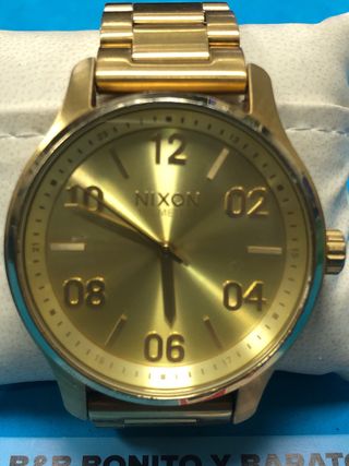 Reloj Nixon the Patrol 100M Dorado