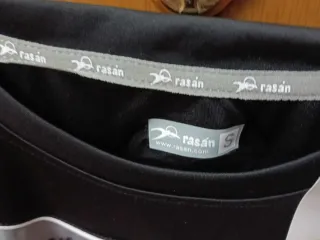 Camiseta deportiva gris y negra sin estrenar, S