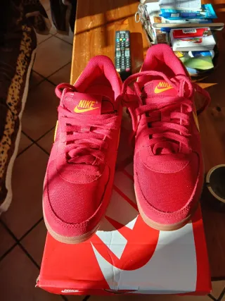 Zapatillas Nike Rojas y Amarillas
