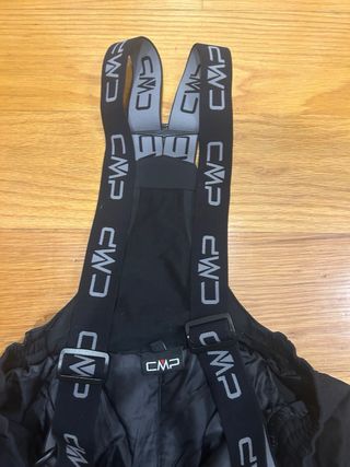 Pack esquí niño: pantalón, chaqueta, guantes, casc