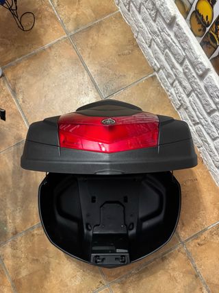 Maleta de moto Yamaha en perfecto estado no usada