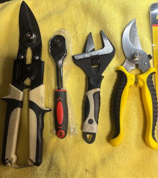 Pack de herramientas: pelacables, llave y más