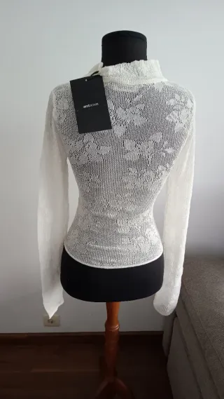 Blusa de encaje blanca manga