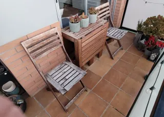 Conjunto mesa (70×40×73) y 2 sillas madera teka