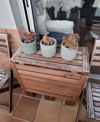 Conjunto mesa (70×40×73) y 2 sillas madera teka