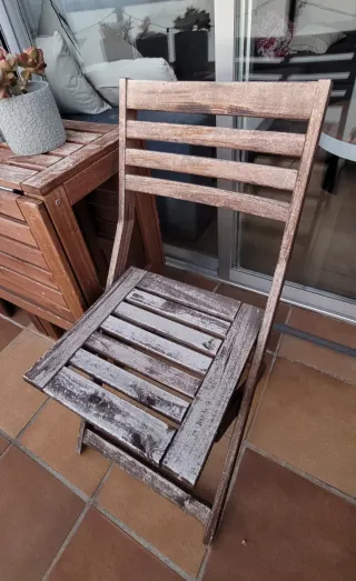 Conjunto mesa (70×40×73) y 2 sillas madera teka