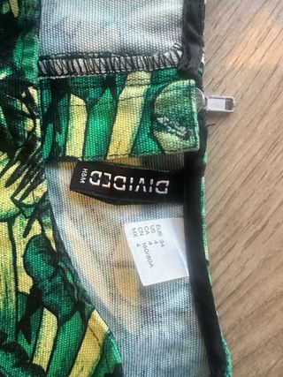 Top crop H&M Divided estampado hojas