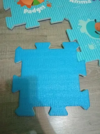 Alfombrilla bebé acolchada. Regalo juguetes.