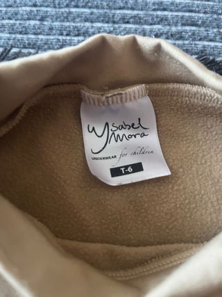 Camiseta térmica beige cuello alto