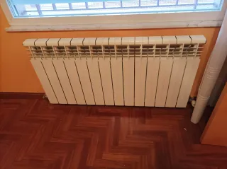 Radiador blanco de metal