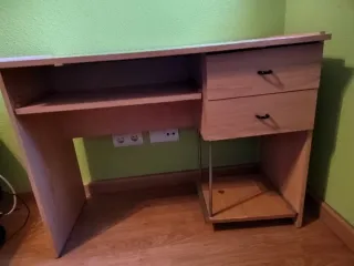 Escritorio con cajones.(Regalo silla de ordenador)