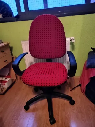 Escritorio con cajones.(Regalo silla de ordenador)