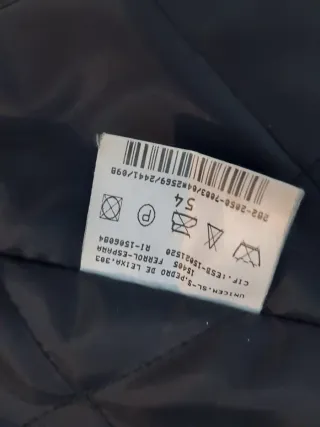 Chamarra de cuero negra