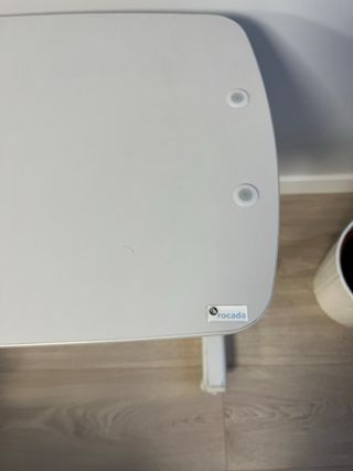 Mesa auxiliar con ruedas