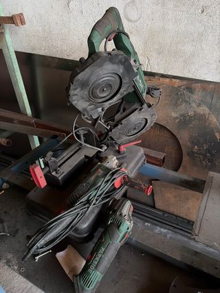 Sierra de cinta y amoladoras angulares