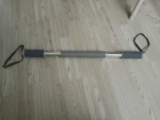 Barra de ejercicio con resistencia