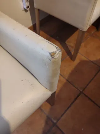 Sillas comedor con reposabrazos de piel beige